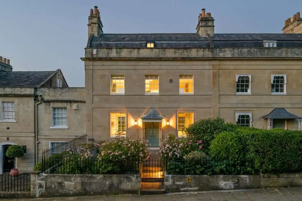 Bathstone restoration in Cardiff
